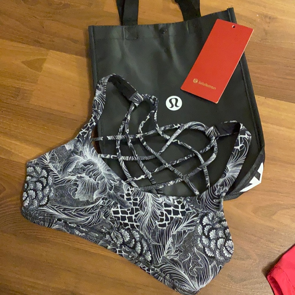 Lululemon free to be Wild bra
